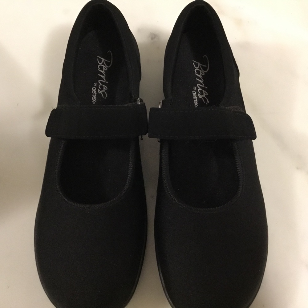 AETREX Berries's Helen Mary Jane - NWOT